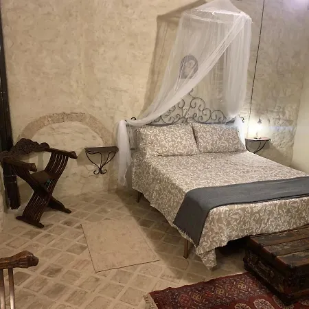 Castella Bed & Breakfast *