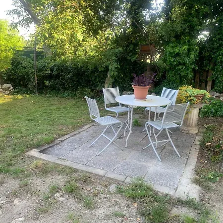 Castella Bed & Breakfast 3*