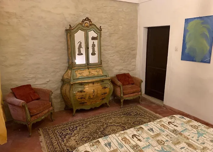 Oda ve Kahvaltı Castella 3*